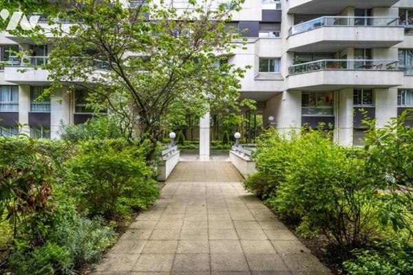 Appartement 4ème étage sur jardin- Balcons - Parking 