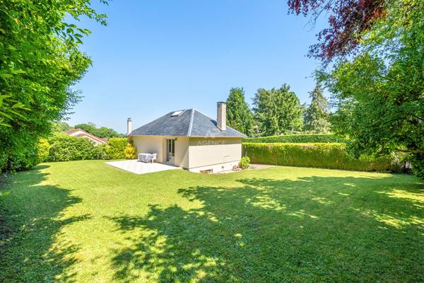 Maison €699 000 ** - Référence 17224