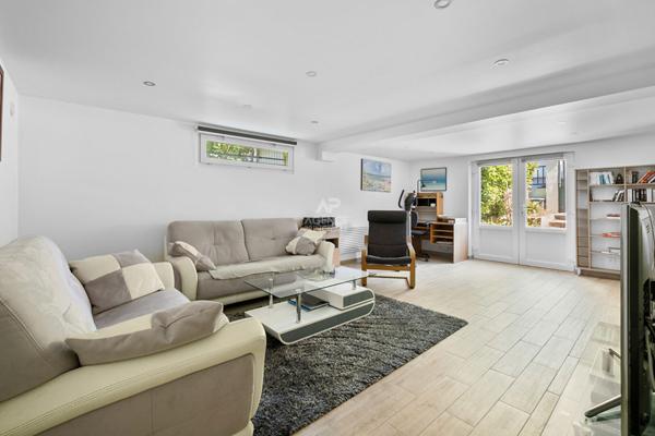 Maison €699 000 ** - Référence 17224