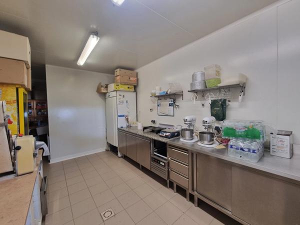 Fonds de commerce BOULANGERIE-PATISSERIE-VIENNOISERIE, avec grand logement, à vendre proche de CHALLANS (85)