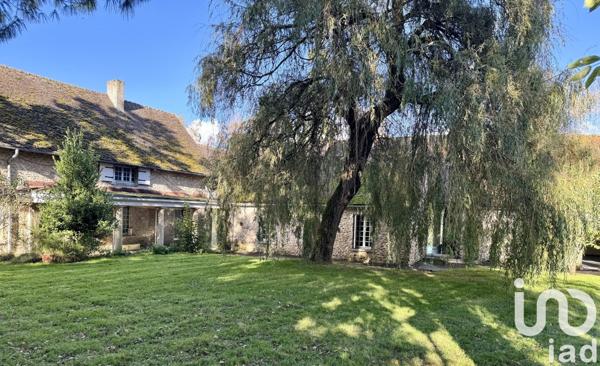 Demeure 20 pièces de 930 m² à La Celle-les-Bordes (78720)