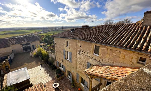 Propriété atypique et exceptionnelle 294 m2