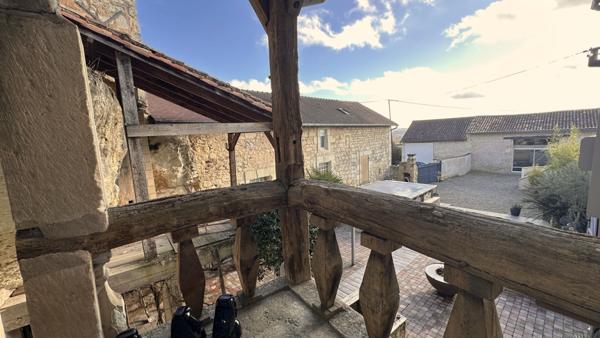 Propriété atypique et exceptionnelle 294 m2