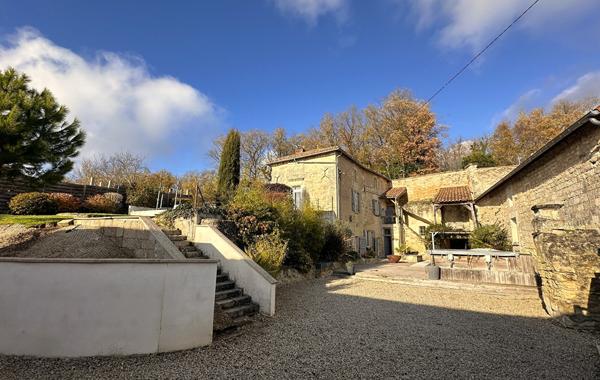 Propriété atypique et exceptionnelle 294 m2