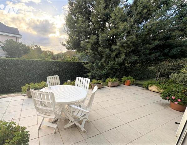 La Chapelle sur Erdre centre bourg, domaine des Taillis, maison T6 avec piscine