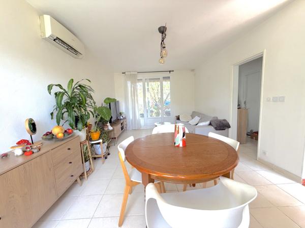 Maison T5 avec terrasses, abris jardin et garage sur un terrain de 440m²