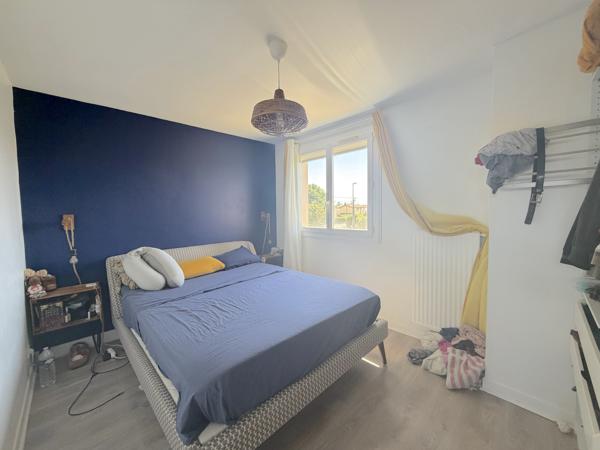 Maison T5 avec terrasses, abris jardin et garage sur un terrain de 440m²