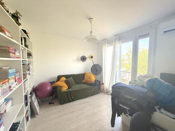 Maison T5 avec terrasses, abris jardin et garage sur un terrain de 440m²