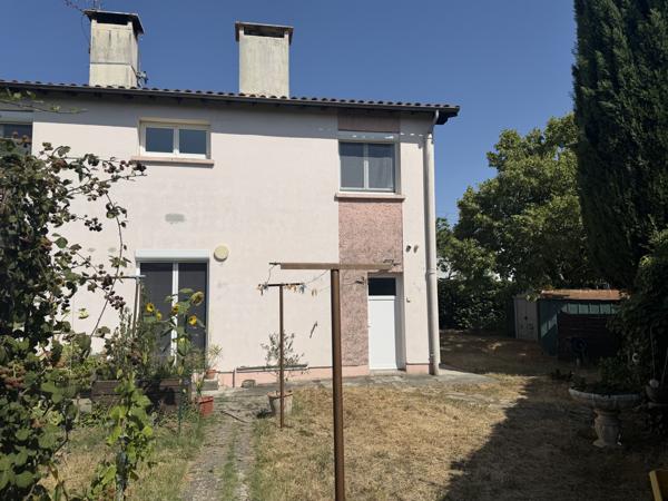 Maison T5 avec terrasses, abris jardin et garage sur un terrain de 440m²