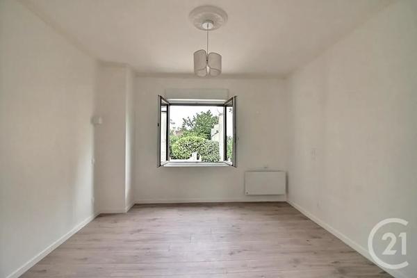 Maison à vendre  4 pièces - 130 m 2   ROSNY SOUS BOIS  - 93