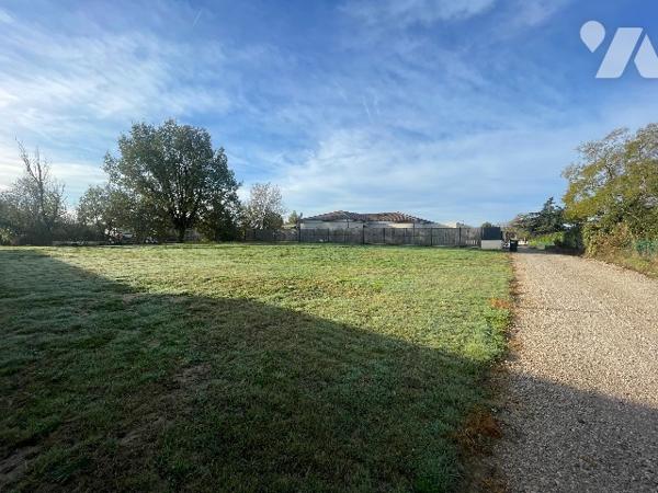 BRESSOLS, Terrain à bâtir de 921m²