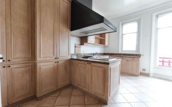 Appartement à louer    5 pièces •  Compiègne