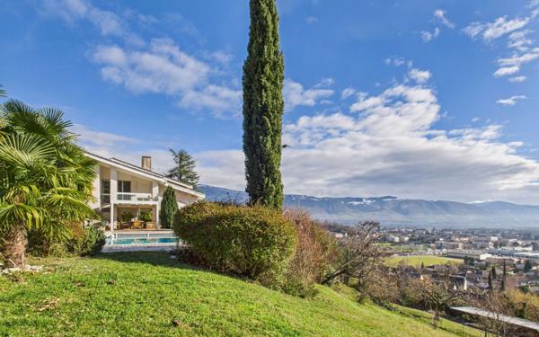 Maison à vendre    7 pièces •  Saint-Marcellin