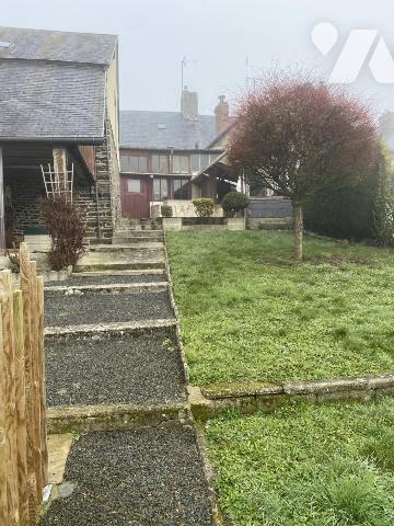 PONT- FARCY MAISON DE BOURG AVEC TERRAIN CLOS