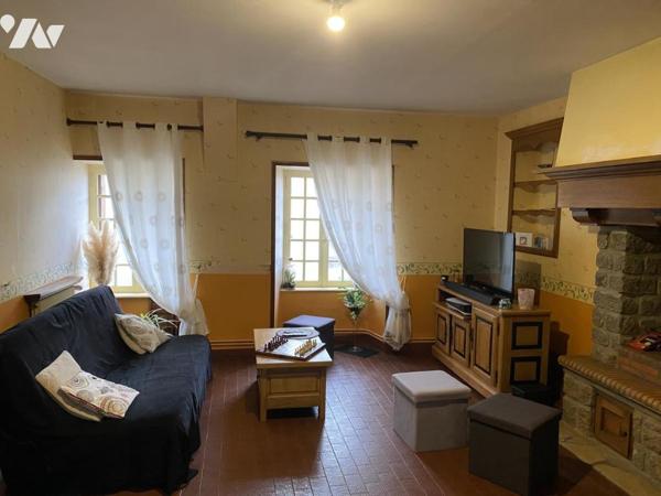 PONT- FARCY MAISON DE BOURG AVEC TERRAIN CLOS