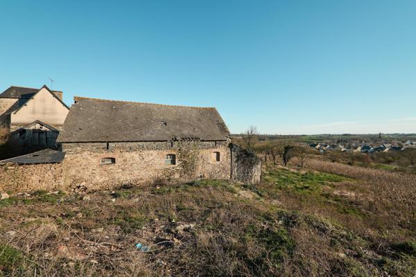 Ancien corps de ferme à rénover à seulement 5 mn du centre ville de Vitré
