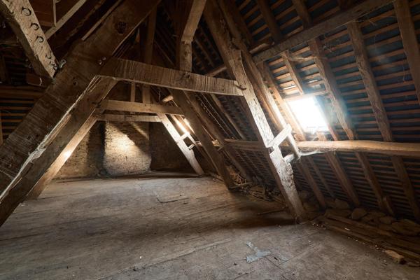 Ancien corps de ferme à rénover à seulement 5 mn du centre ville de Vitré
