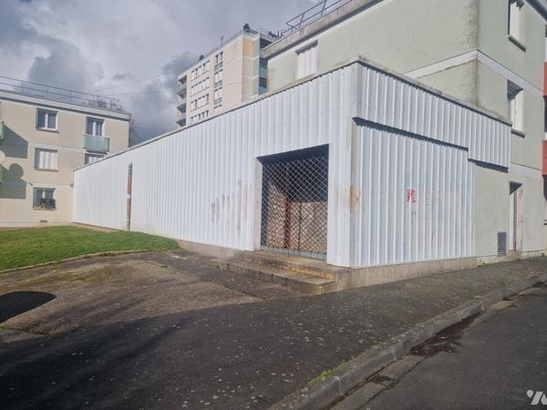 BARENTIN Local commercial d'environ 270 m² sous-sol complet