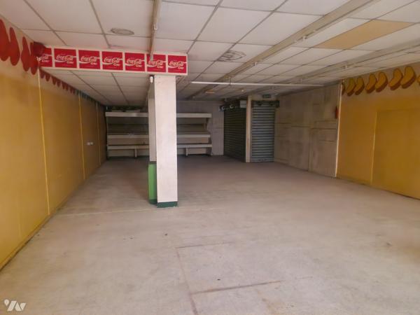 BARENTIN Local commercial d'environ 270 m² sous-sol complet
