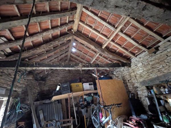 Grange dans le village