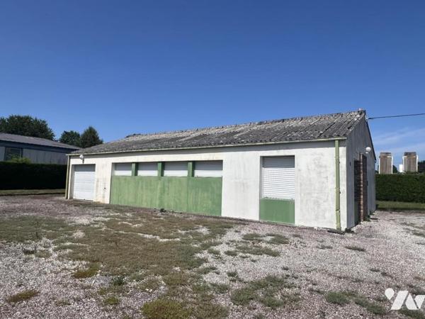 LA FERTE MACE, bâtiment à usage commercial et de bureaux, 110 m², zone industrielle