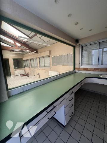 LA FERTE MACE, bâtiment à usage commercial et de bureaux, 110 m², zone industrielle