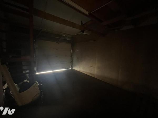 LA FERTE MACE, bâtiment à usage commercial et de bureaux, 110 m², zone industrielle