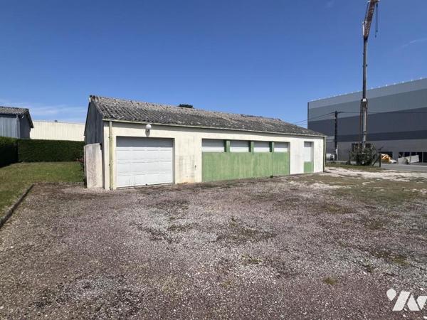 LA FERTE MACE, bâtiment à usage commercial et de bureaux, 110 m², zone industrielle