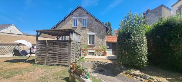 Meulière 4 pièces avec jardin, vue dégagée sur le canal.