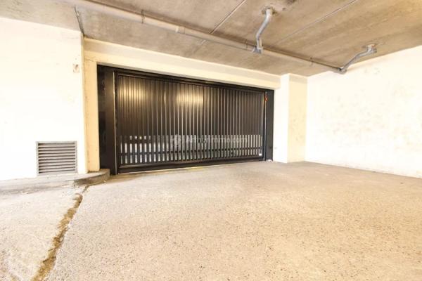 Location                                                      Parking
                        
                                         12 m2                     à Asnières-sur-Seine
