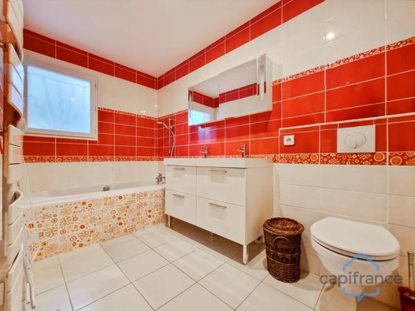 Maison de PLAIN-PIED de 125m² avec 4 pièces + un Garage de 36m² sur un Terrain de 700m²