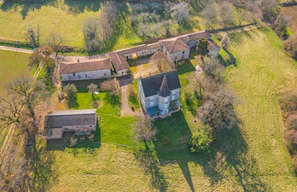 DOMAINE EN PIERRE