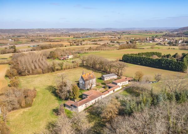 DOMAINE EN PIERRE