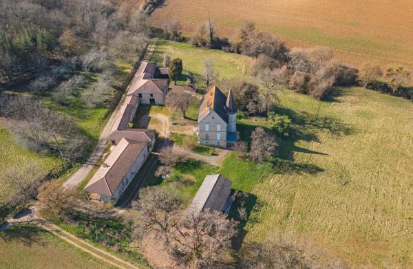 DOMAINE EN PIERRE