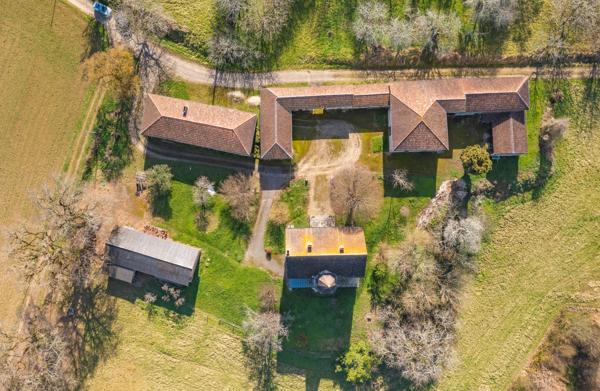 DOMAINE EN PIERRE