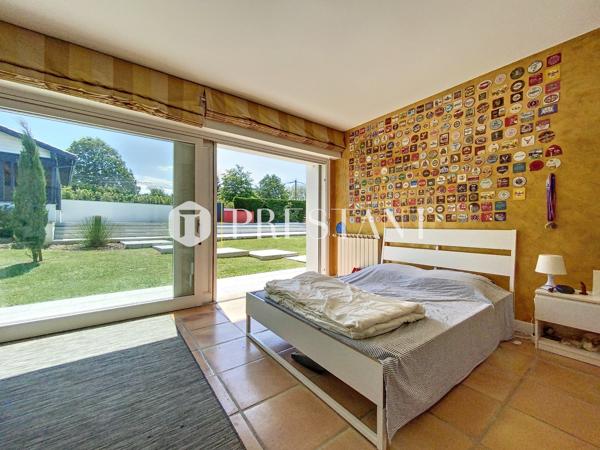 Aux portes de Biarritz, grande maison basque avec piscine et jardin, ARCANGUES