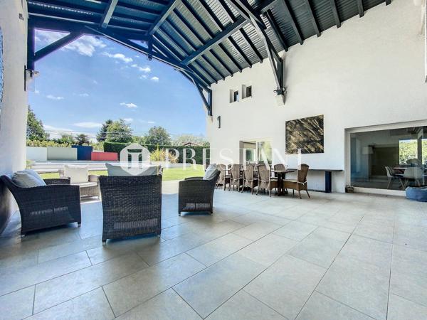 Aux portes de Biarritz, grande maison basque avec piscine et jardin, ARCANGUES