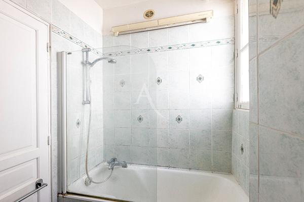 Appartement Paris 4 pièce(s) 61.48 m2