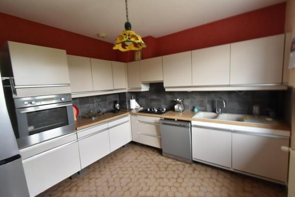 Maison individuelle idéalement située sur la commune de Sennece les Mâcon sur un terrain de 1600m2