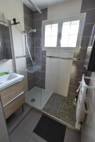 Maison individuelle idéalement située sur la commune de Sennece les Mâcon sur un terrain de 1600m2