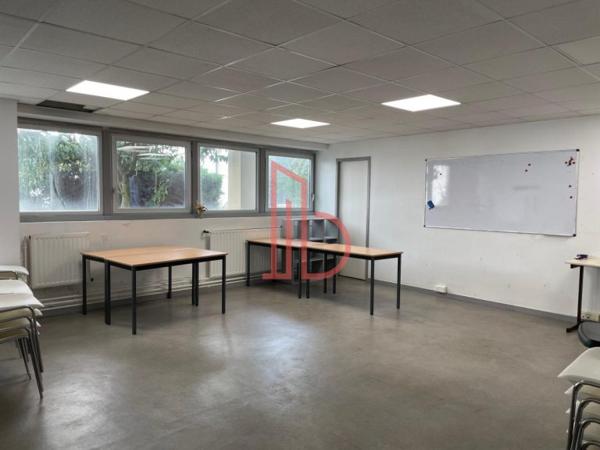 Bureau de 626 m² à louer à Bordeaux Boulevards