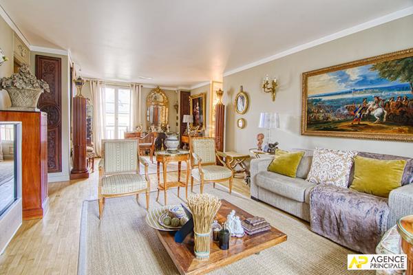 Versailles Chantiers Appartement 4 pièces 82 m² situé au 1er étage avec ascenseur, cave et parking double en enfilade en sous sol 620 000 € **  - Référence  28281