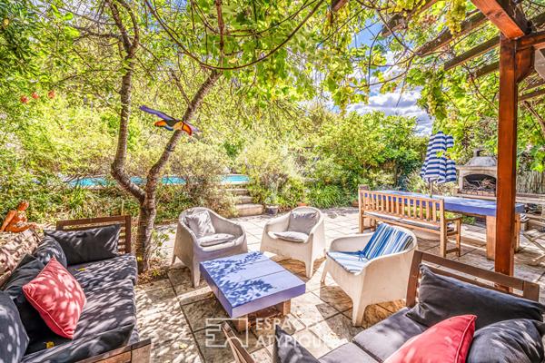 Vigneronne de caractère du XIXe siècle et son gîte indépendant