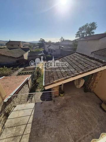 Charmante maison de village avec terrasse, terrain et dépendances