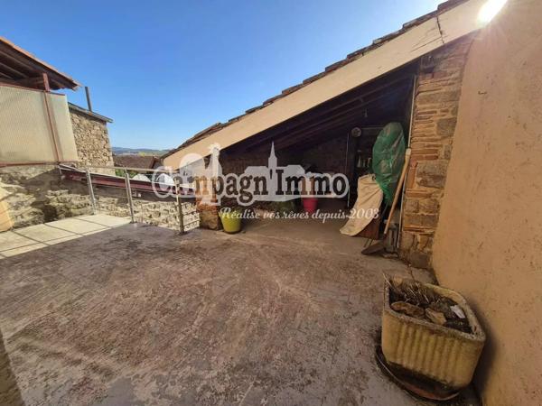 Charmante maison de village avec terrasse, terrain et dépendances