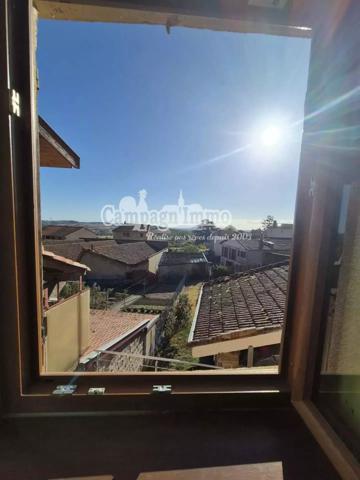 Charmante maison de village avec terrasse, terrain et dépendances