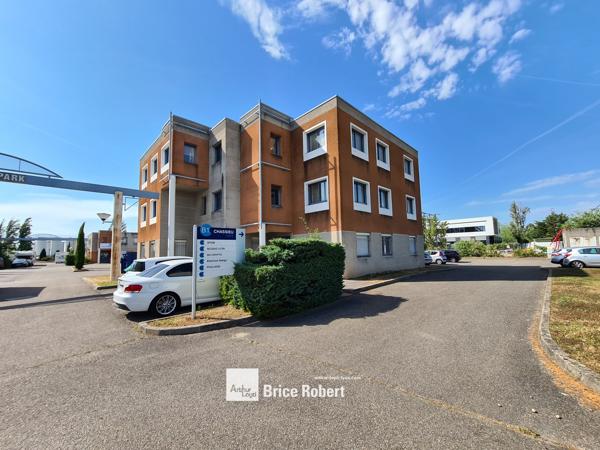 Bureaux à louer à Chassieu dans parc tertiaire avec accès autoroutes