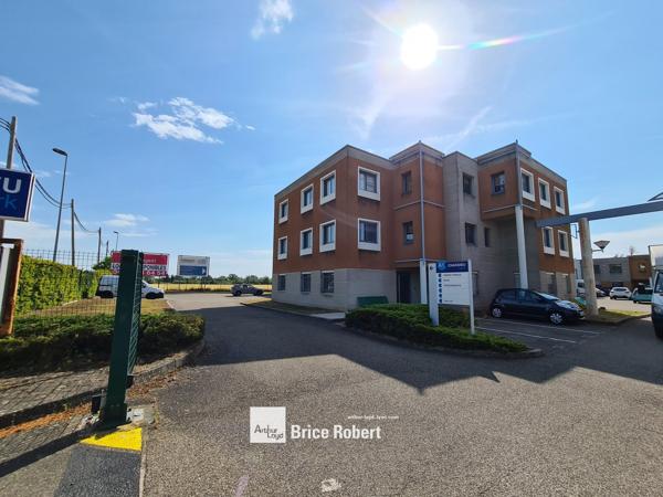 Bureaux à louer à Chassieu dans parc tertiaire avec accès autoroutes