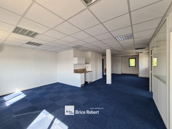 Bureaux à louer à Chassieu dans parc tertiaire avec accès autoroutes