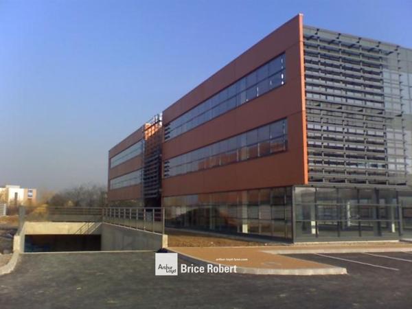 Bureaux à louer à Saint-Priest parc arboré et services sur place